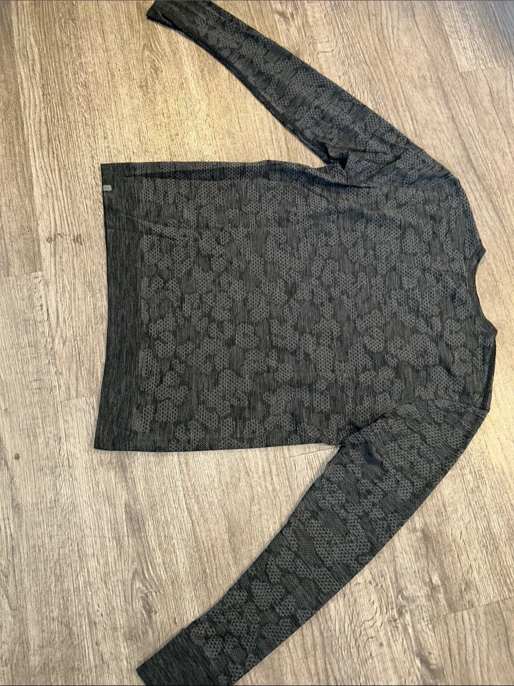 Lululemon Swiftly Tech Long Sleeve Crew Neck Top Gray Camo Size 8